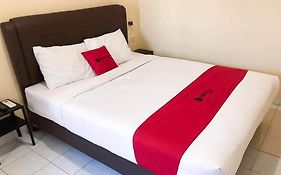 RedDoorz @ Pavilion Residence Cikarang
